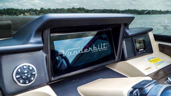 Slide: The Image of Vanderbilt 700T Twin Engine Tritoon 2024 - 3