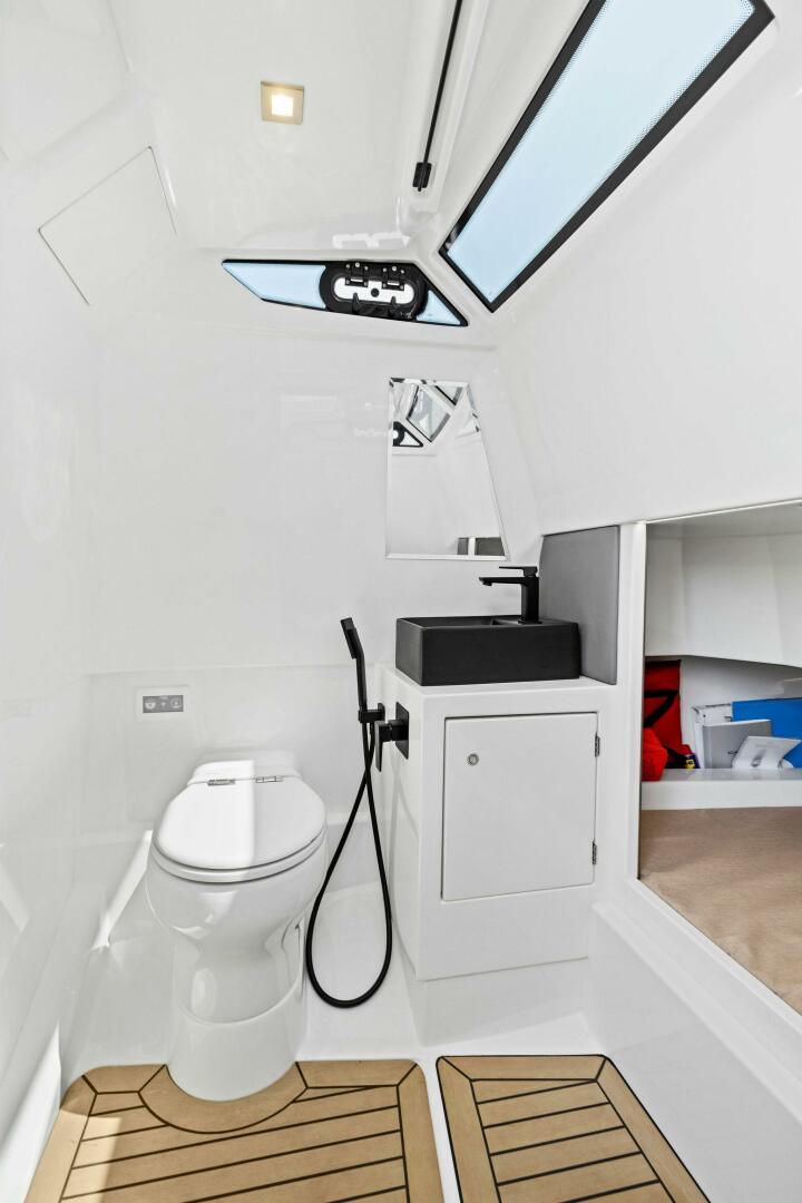 Slide: The Image of Vanquish VQ40 - 4541033