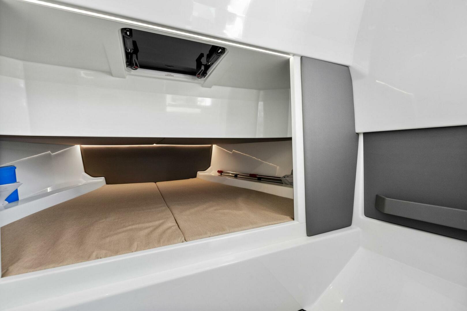 Slide: The Image of Vanquish VQ40 - 4541036