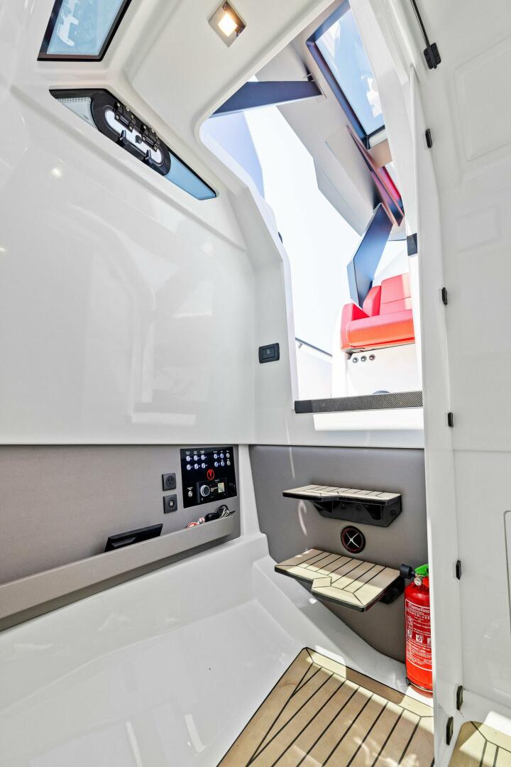 Slide: The Image of Vanquish VQ40 - 4541043