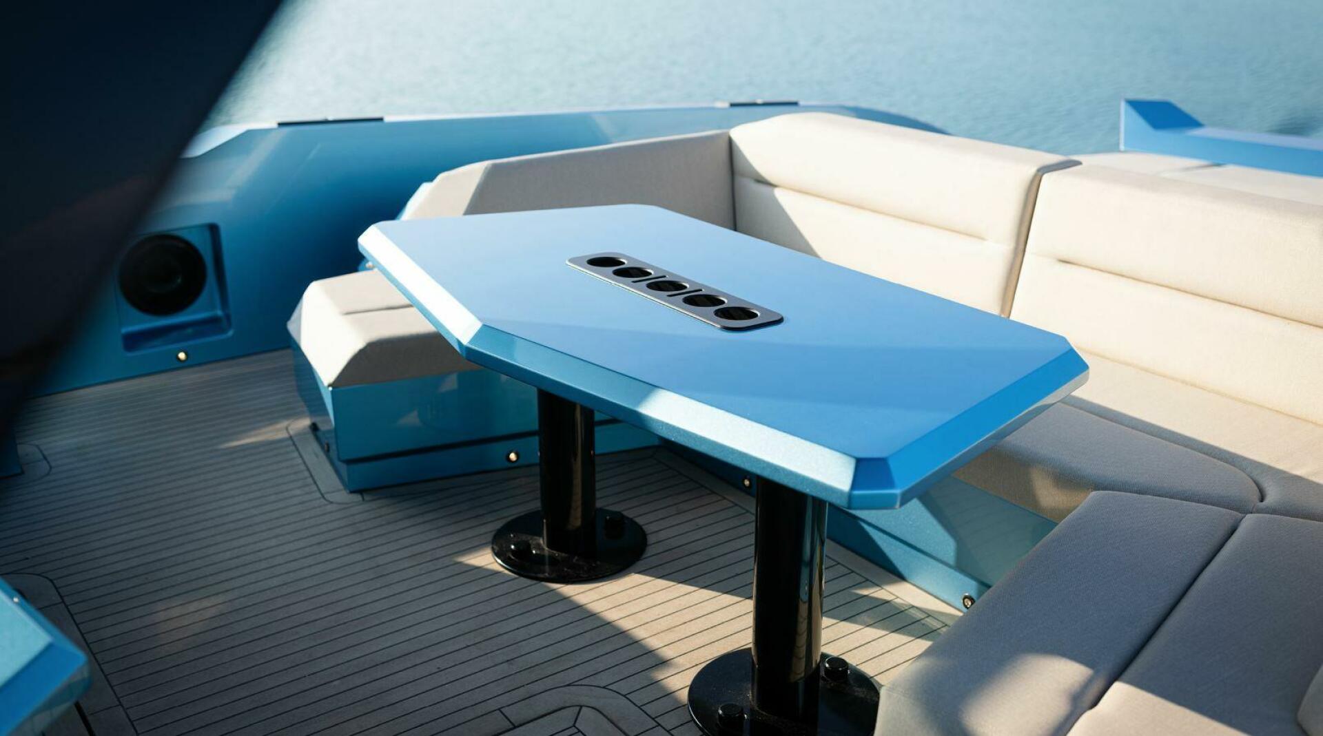 Slide: The Image of Vanquish VQ70 2024 - 5174633