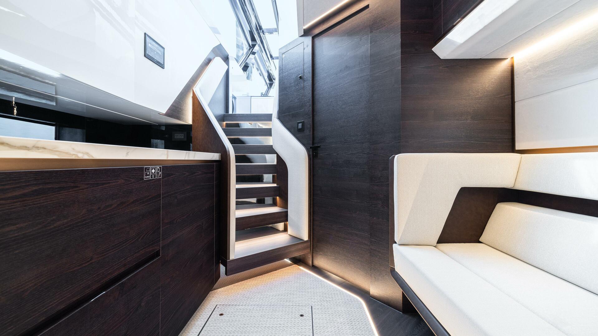 Slide: The Image of Vanquish VQ70 2024 - 5174639