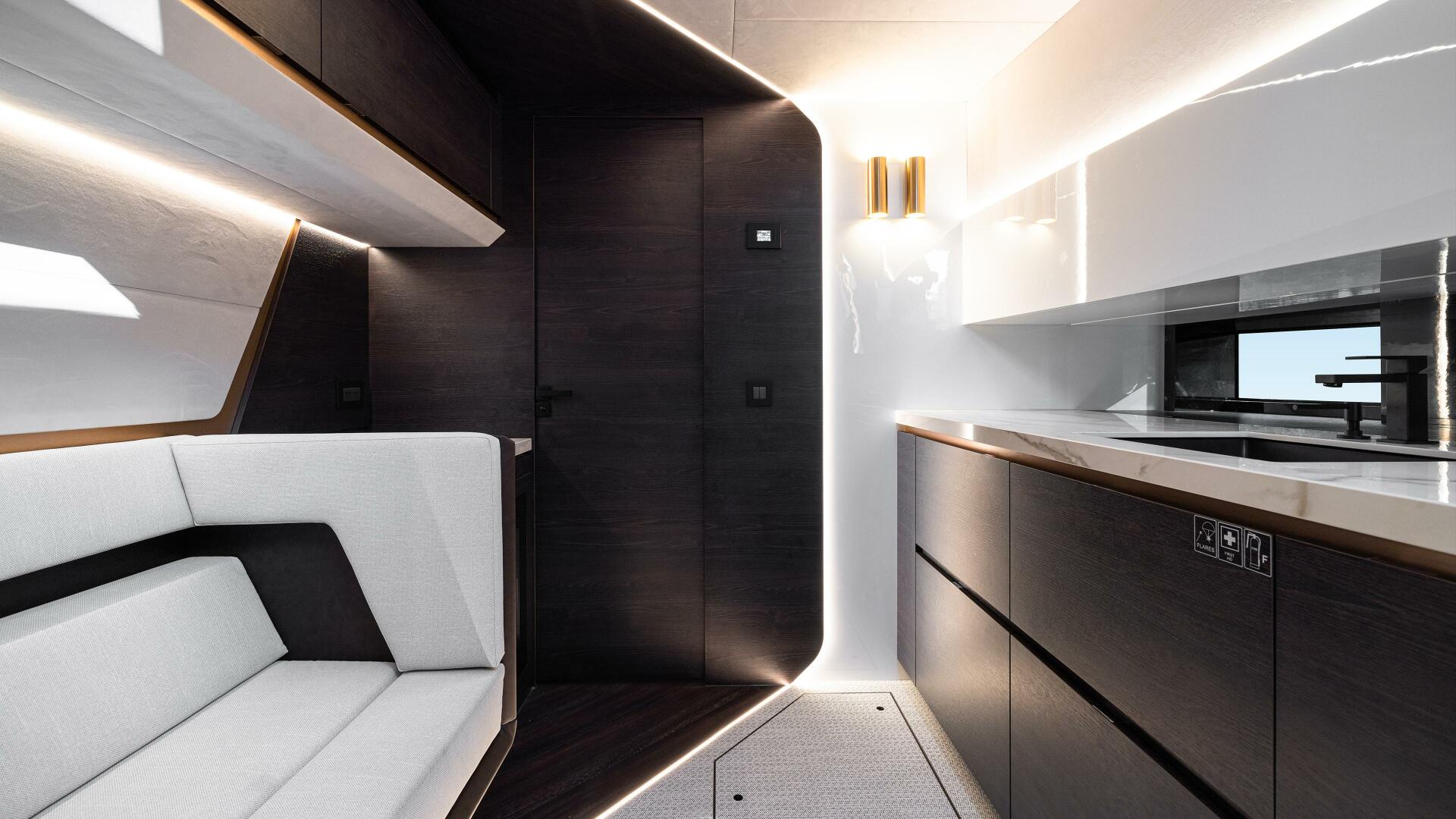 Slide: The Image of Vanquish VQ70 2024 - 5174640