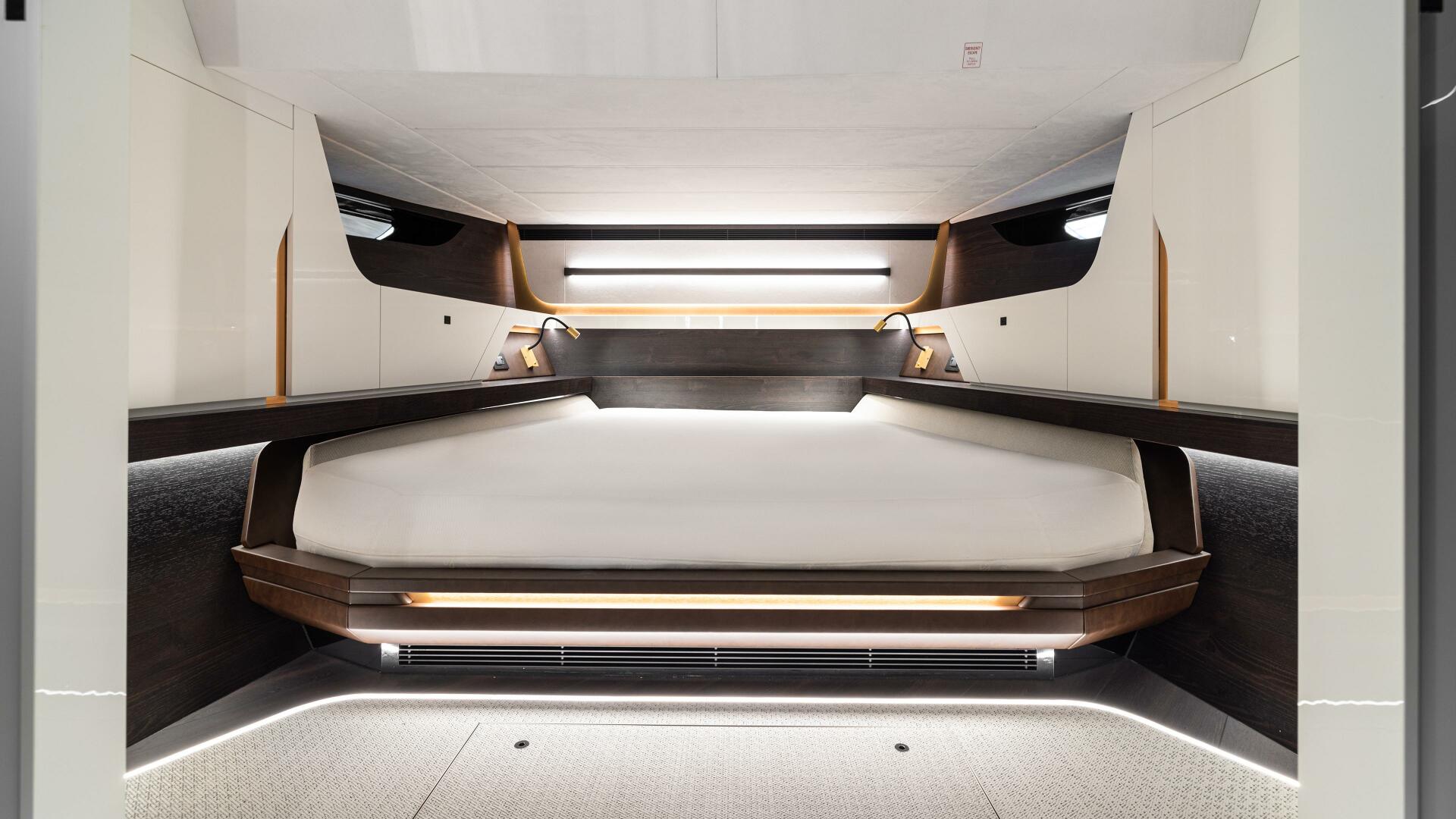 Slide: The Image of Vanquish VQ70 2024 - 5174642