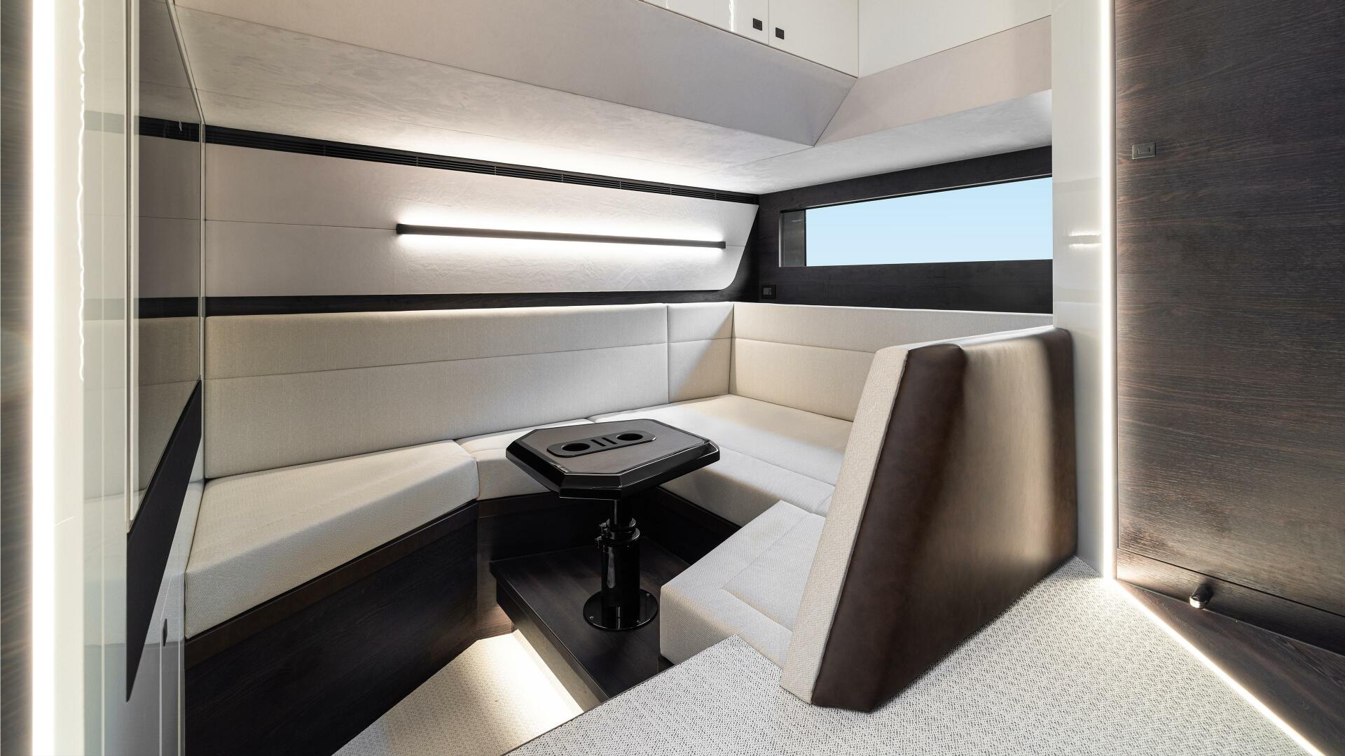 Slide: The Image of Vanquish VQ70 2024 - 5174645