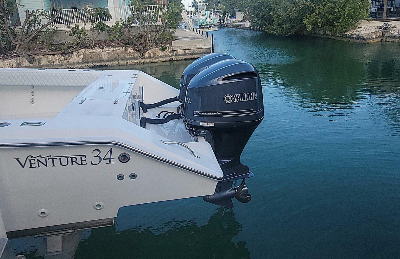 Slide: The Image of Venture 34 Center Console 2000 - 5273600