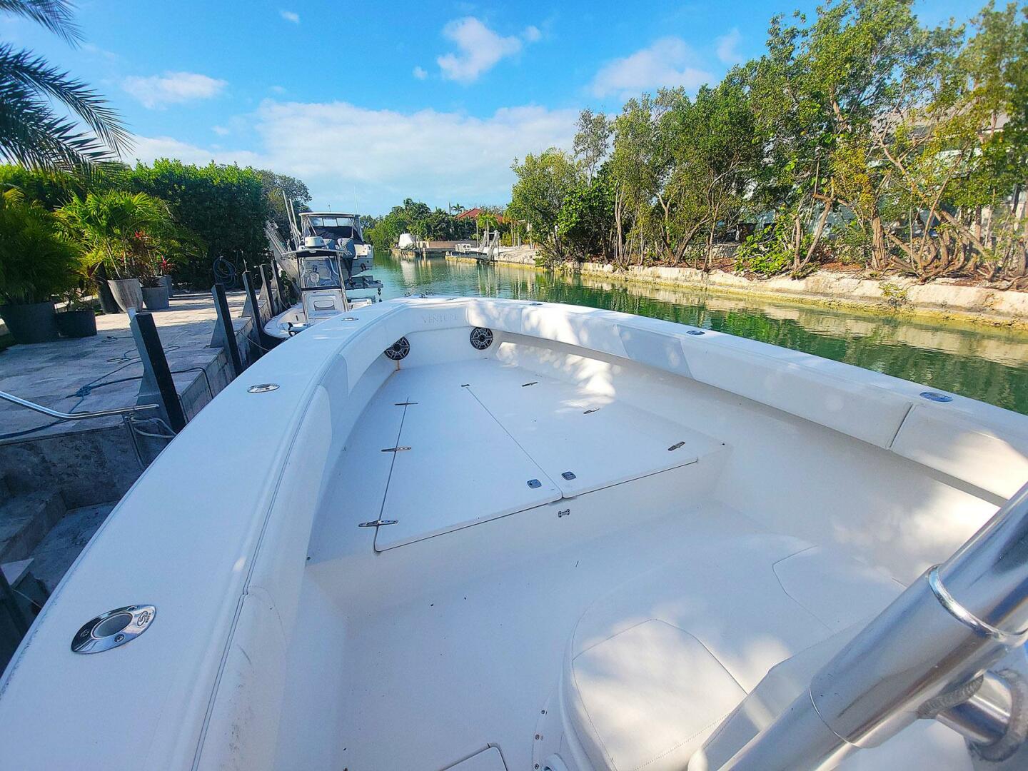 Slide: The Image of Venture 34 Center Console 2000 - 5273602