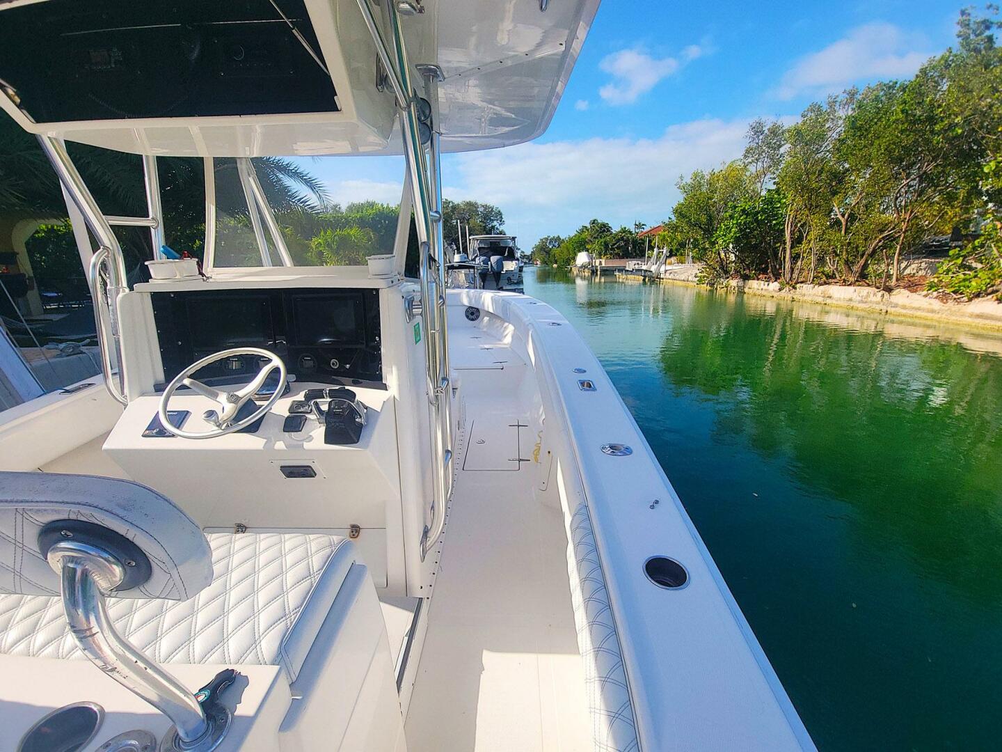 Slide: The Image of Venture 34 Center Console 2000 - 5273603