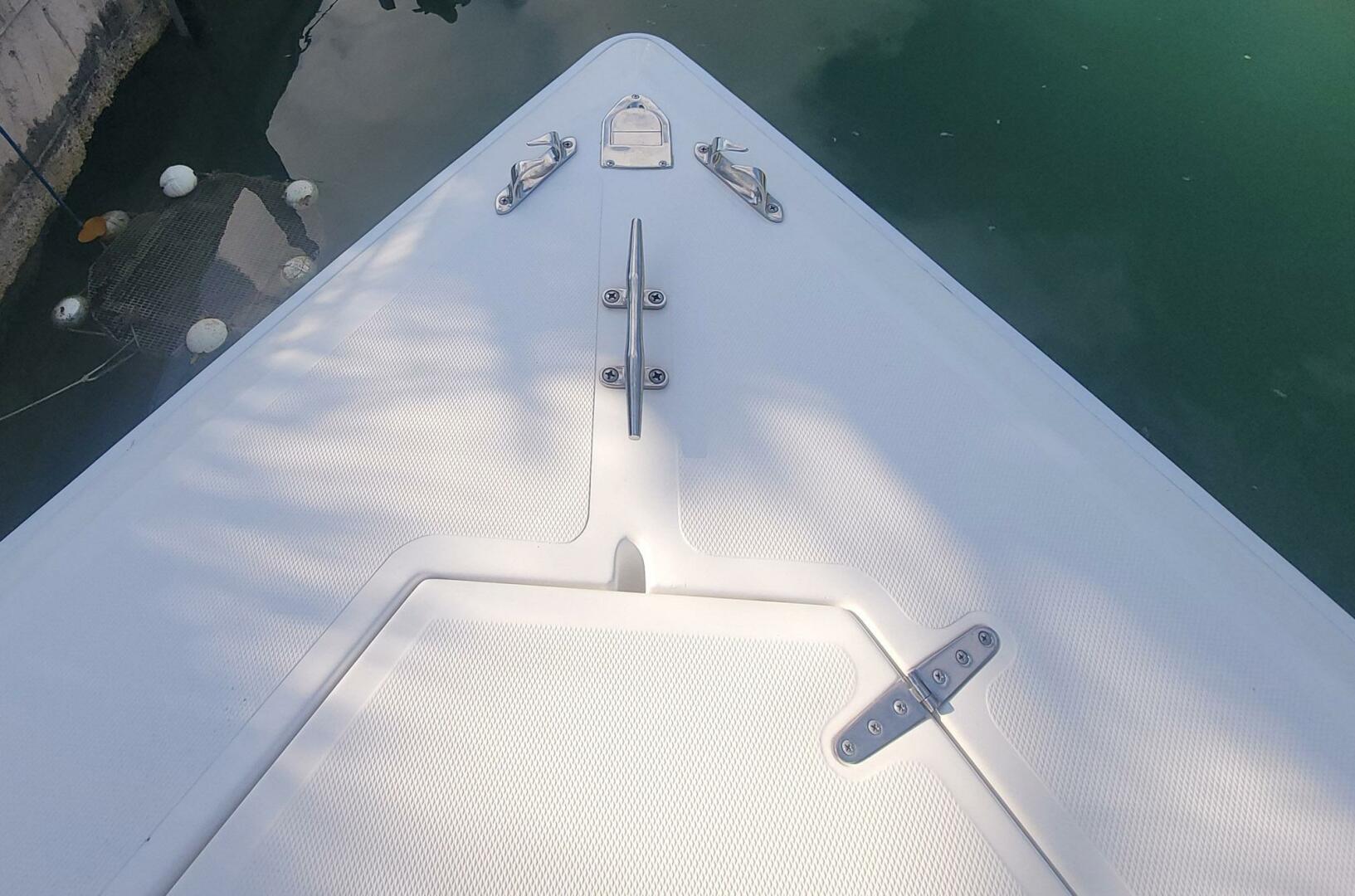 Slide: The Image of Venture 34 Center Console 2000 - 5273609