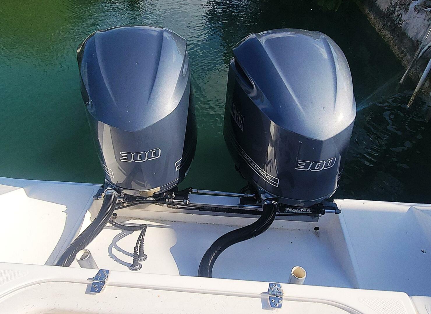 Slide: The Image of Venture 34 Center Console 2000 - 5273622