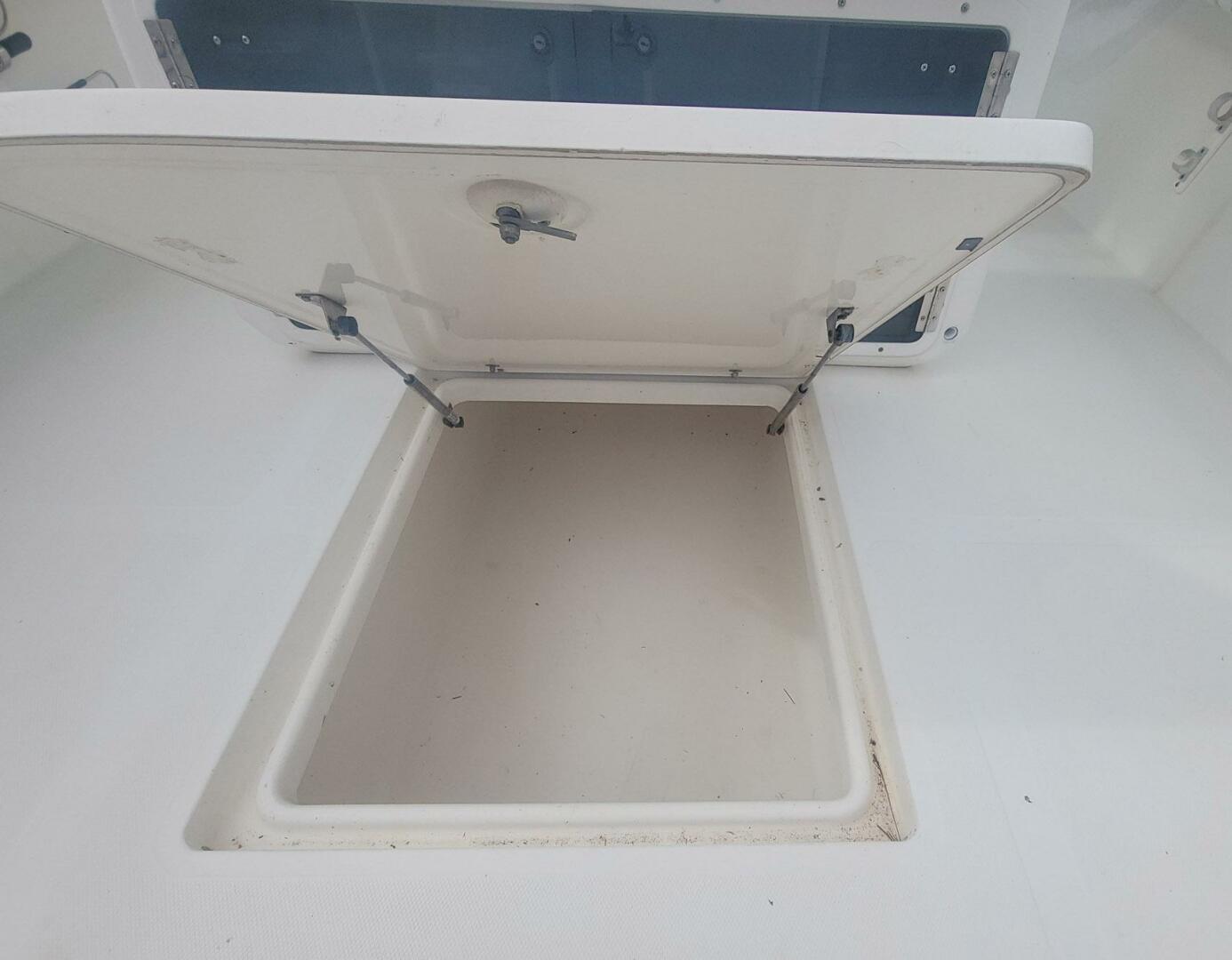 Slide: The Image of Venture 34 Center Console 2000 - 5273625