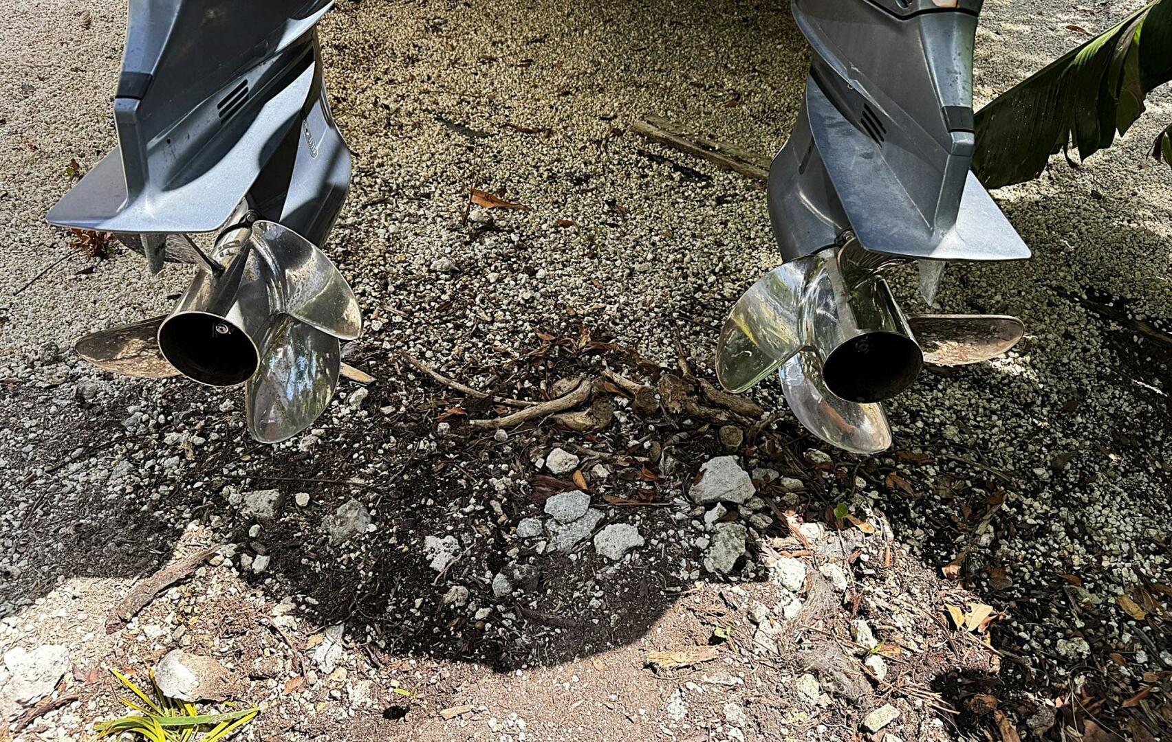 Slide: The Image of Venture 34 Center Console 2000 - 5273632