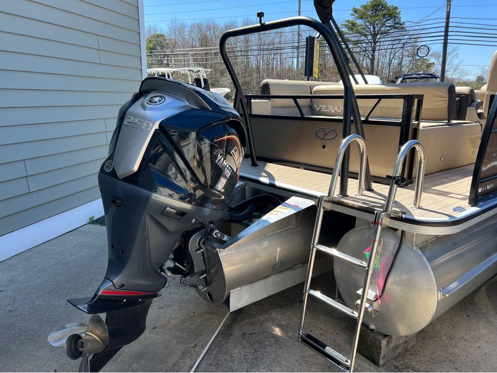Slide: The Image of 2023 Veranda VP 22 VLB pontoon boat with Yamaha 250 outboard motor. - 9