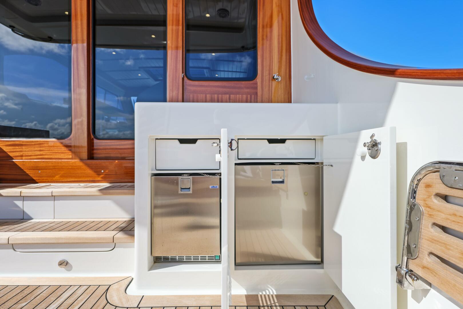 Slide: The Image of Vicem 65 Classic For Sale Cockpit Refrigerator and Ice maker - 5408828