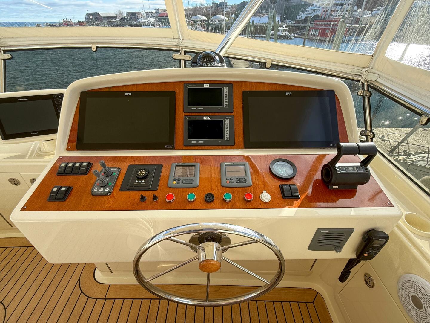 Slide: The Image of Vicem 77 Flybridge 2011 - 5102210