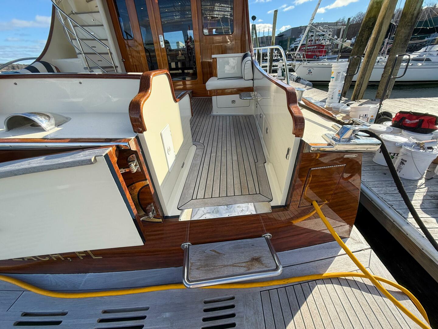 Slide: The Image of Vicem 77 Flybridge 2011 - 5102270