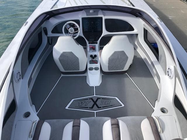 Slide: The Image of Victory Boats 32 Pleasure Cat 2020 - 10
