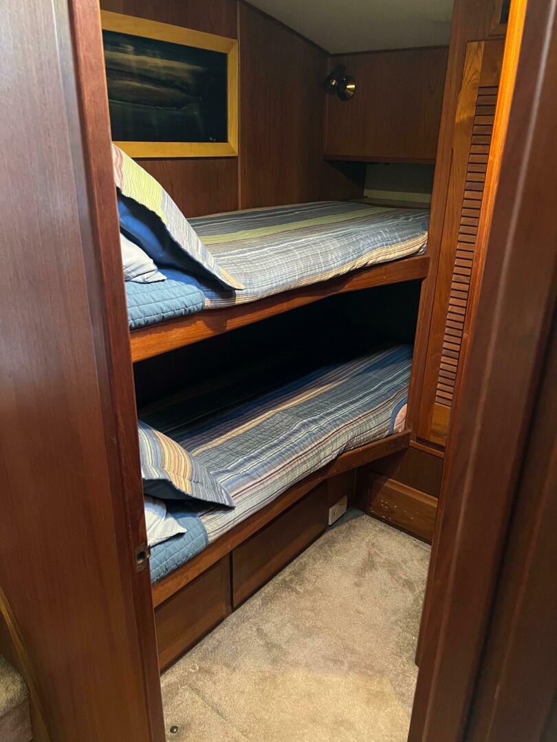 Slide: The Image of Viking 41 Convertible 1985 - 4790801