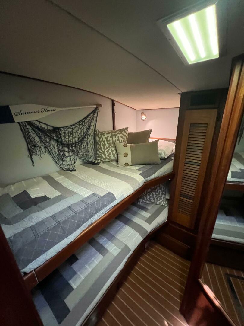 Slide: The Image of Viking 41 Convertible 1987 - 5487248