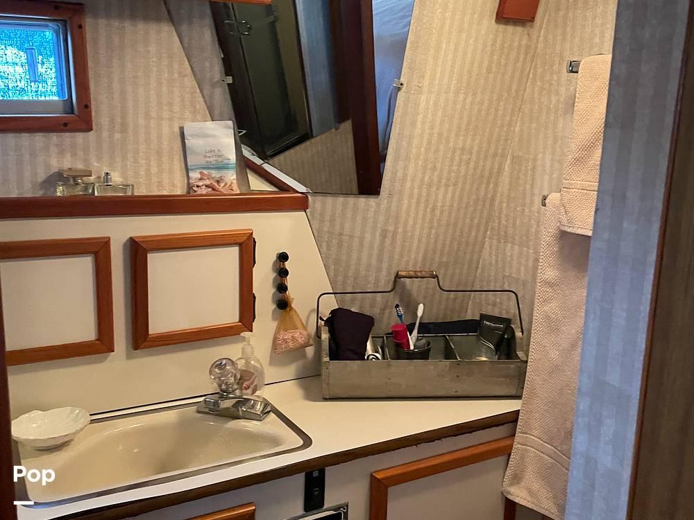 Slide: The Image of 1976 Viking 43 Double Cabin Motoryacht for sale in Portage, IN - 17