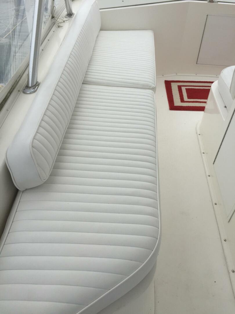 Slide: The Image of Viking 47 Trilogy - Seating 1999 Viking 47 Trilogy - 5029334