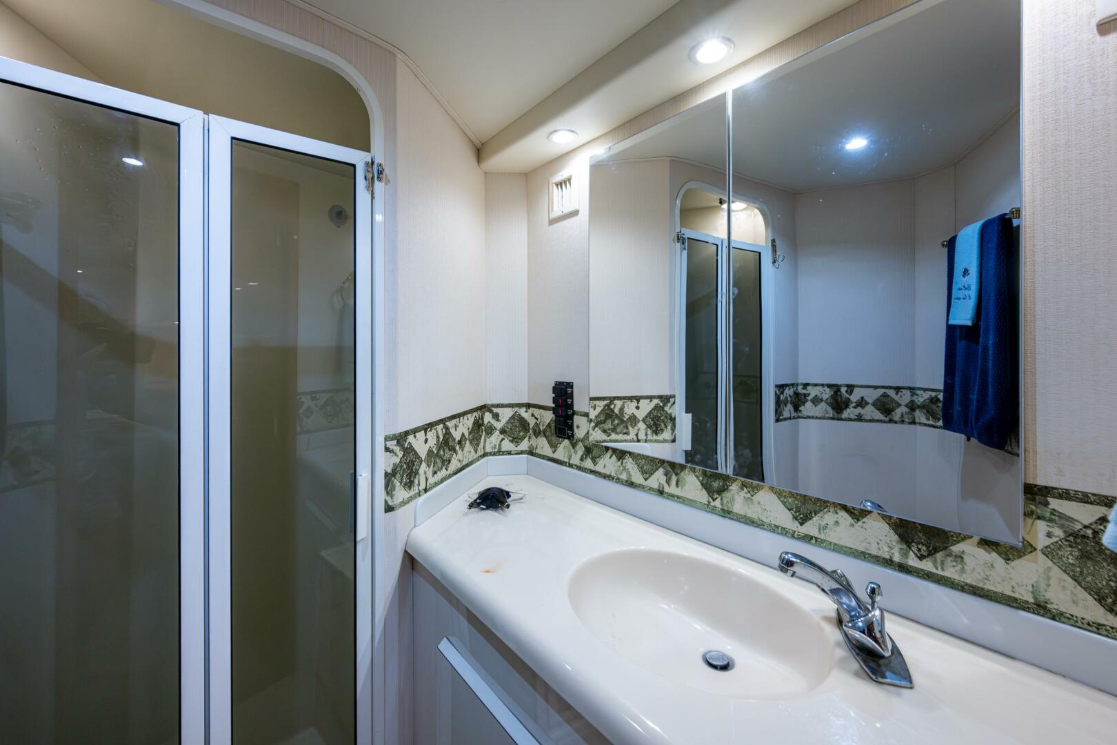 Slide: The Image of 2001 Viking 50 Convertible Overcharged - 5034026