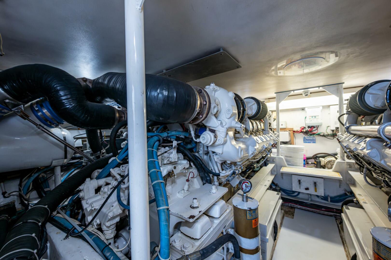 Slide: The Image of 2001 Viking 50 Convertible Overcharged - 5034035