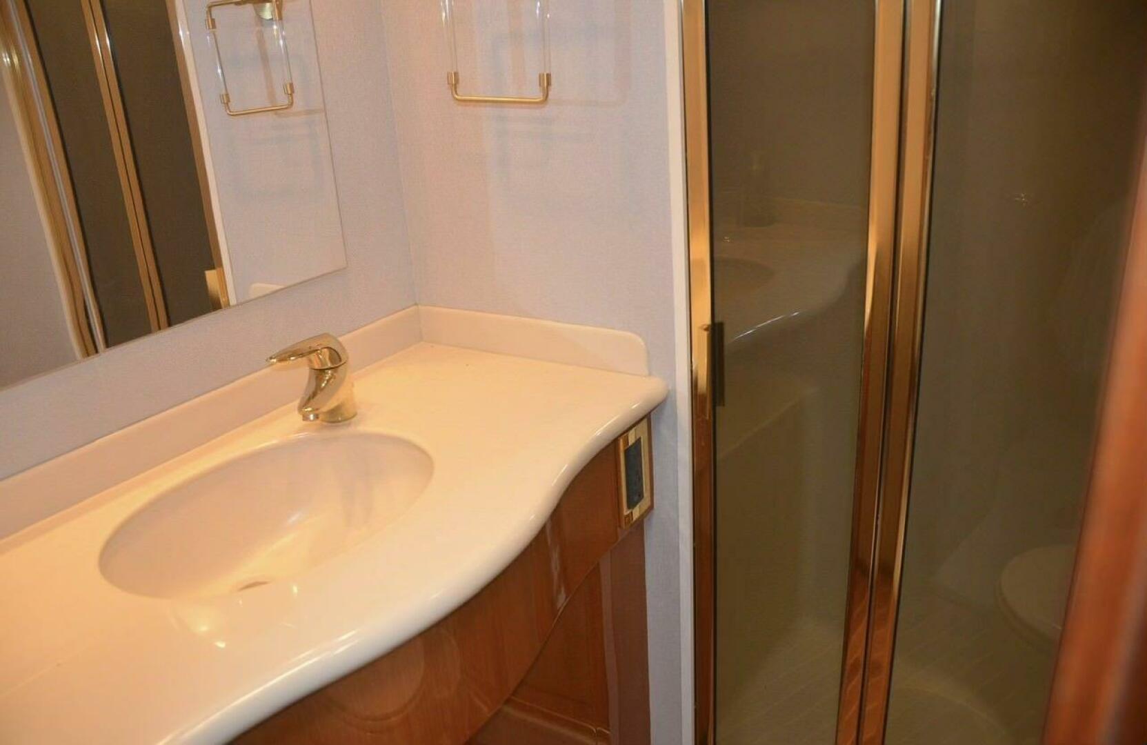 Slide: The Image of 2004 Viking 52 Convertible - 4500120