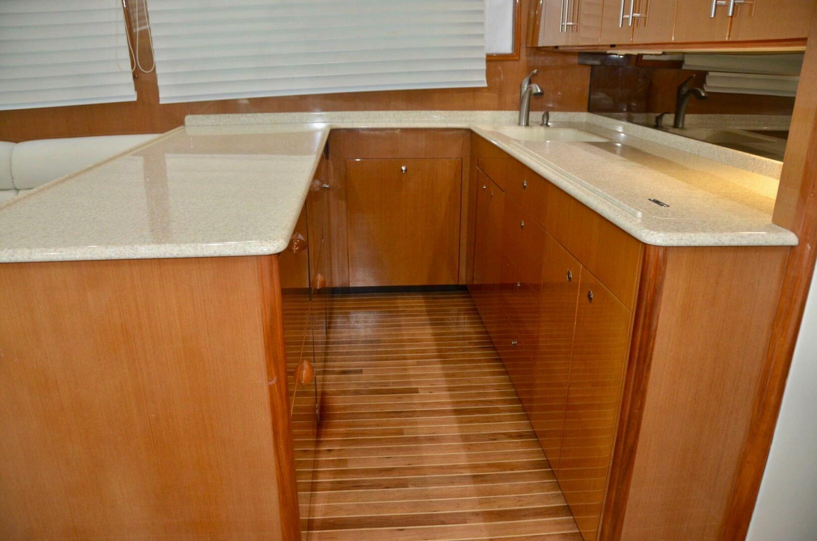 Slide: The Image of 2004 Viking 52 Convertible - 4500116