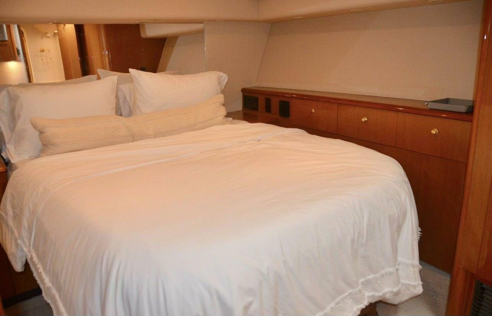 Slide: The Image of 2004 Viking 52 Convertible - 4500126