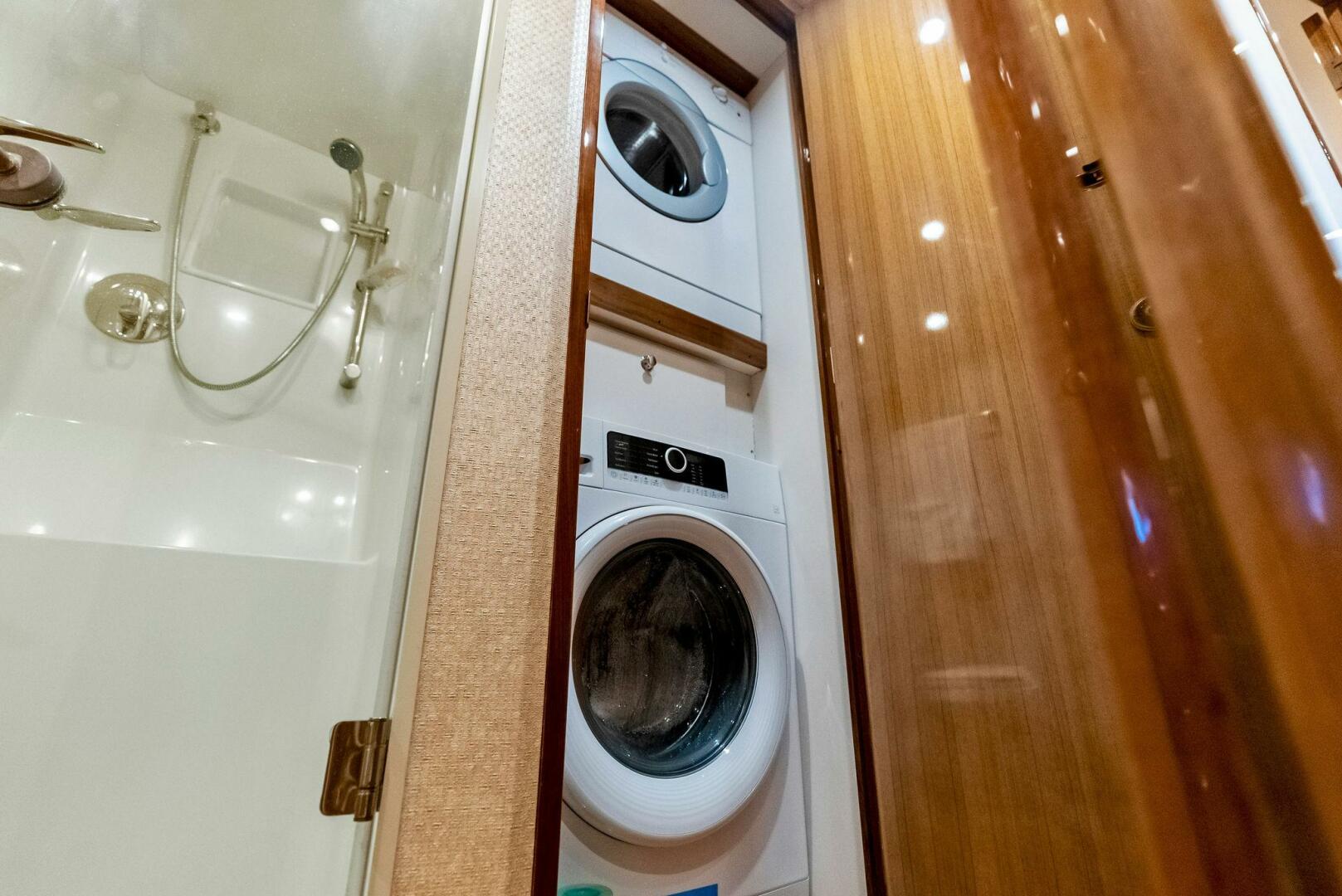 Slide: The Image of 2006 Viking 56 Convertible TRUE GRIT - 4657640