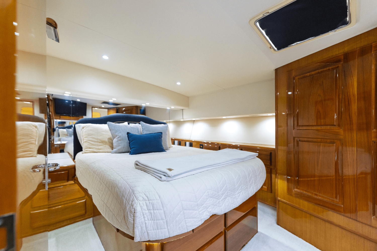 Slide: The Image of Viking 58 EB 2000 - 32