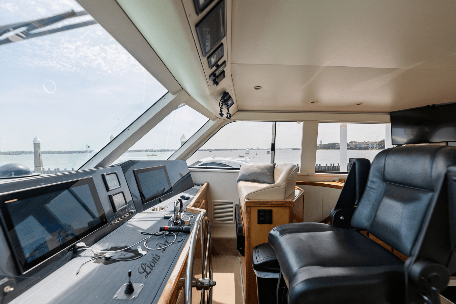 Slide: The Image of Viking 58 EB 2000 - 47