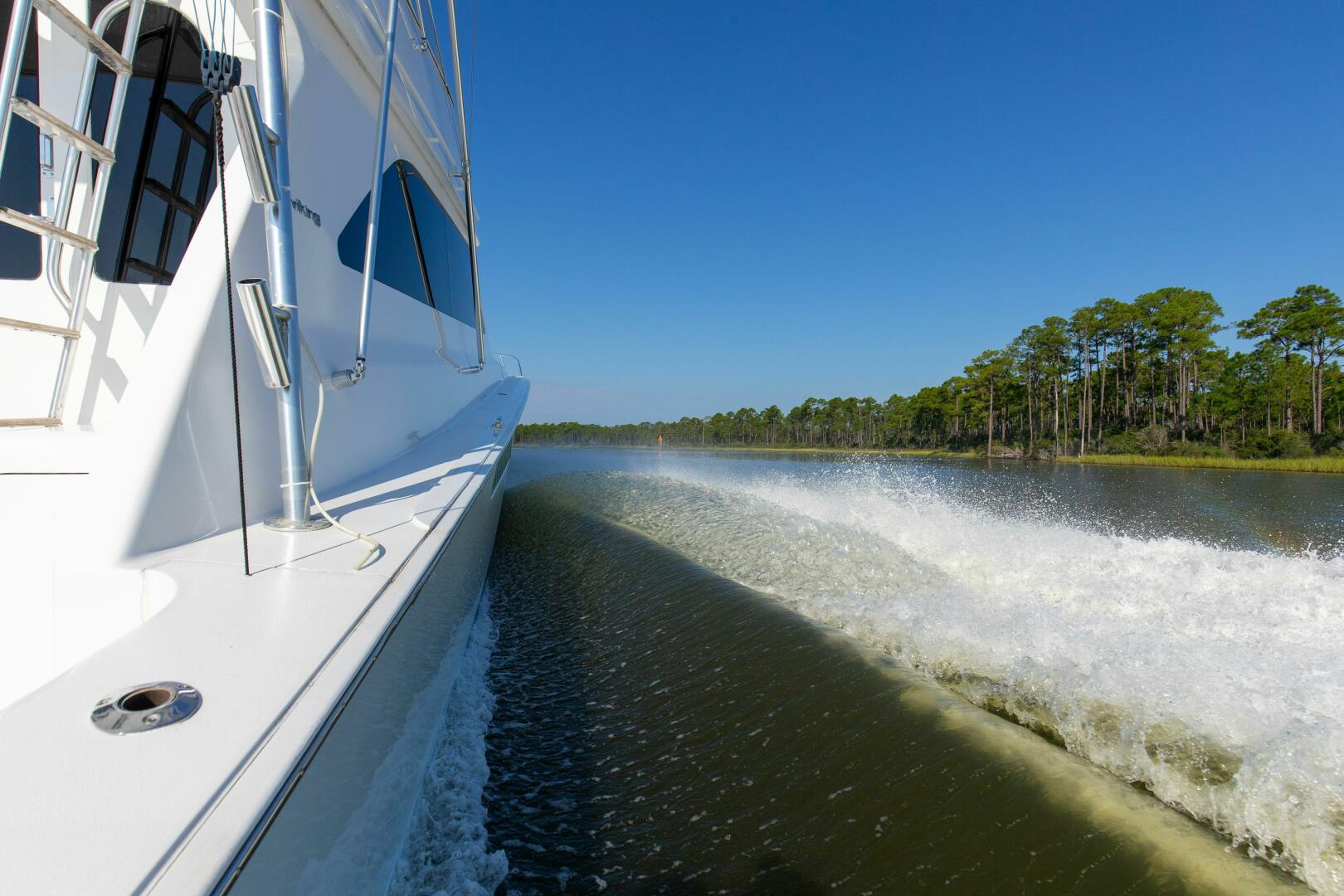 Slide: The Image of 2002 61 Viking Convertible Deck (2) - 4695213