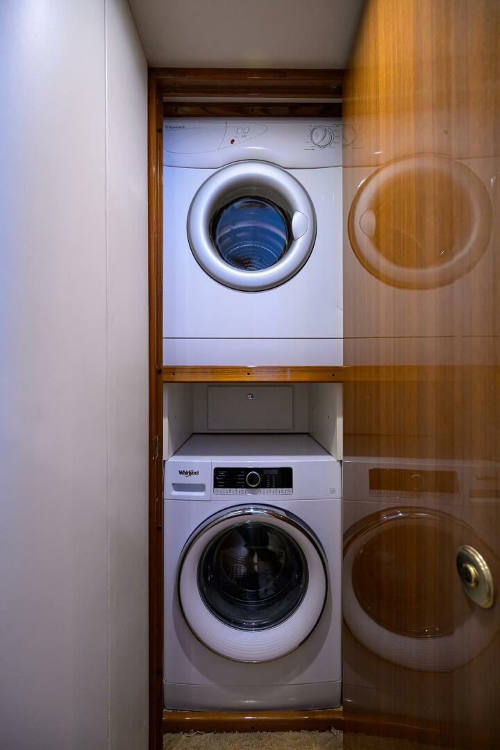 Slide: The Image of Viking 61 Enclosed Bridge 2006 - 4655014