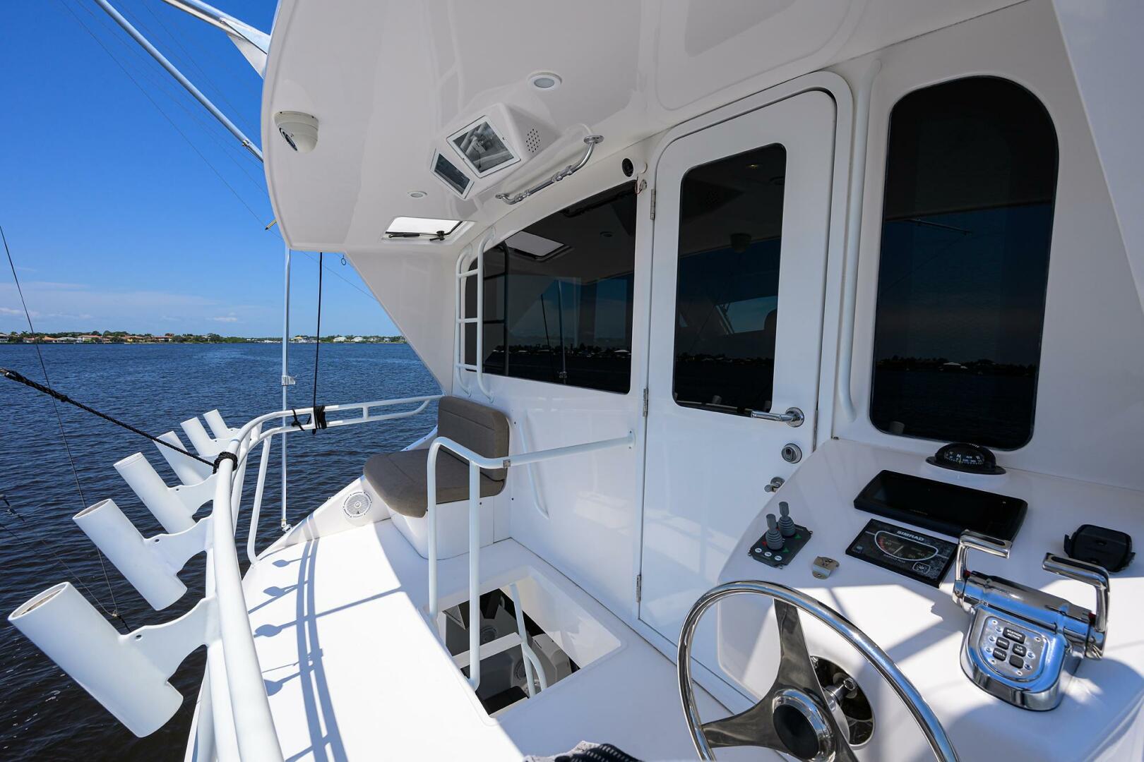 Slide: The Image of Viking 61 Enclosed Bridge 2006 - 4655186