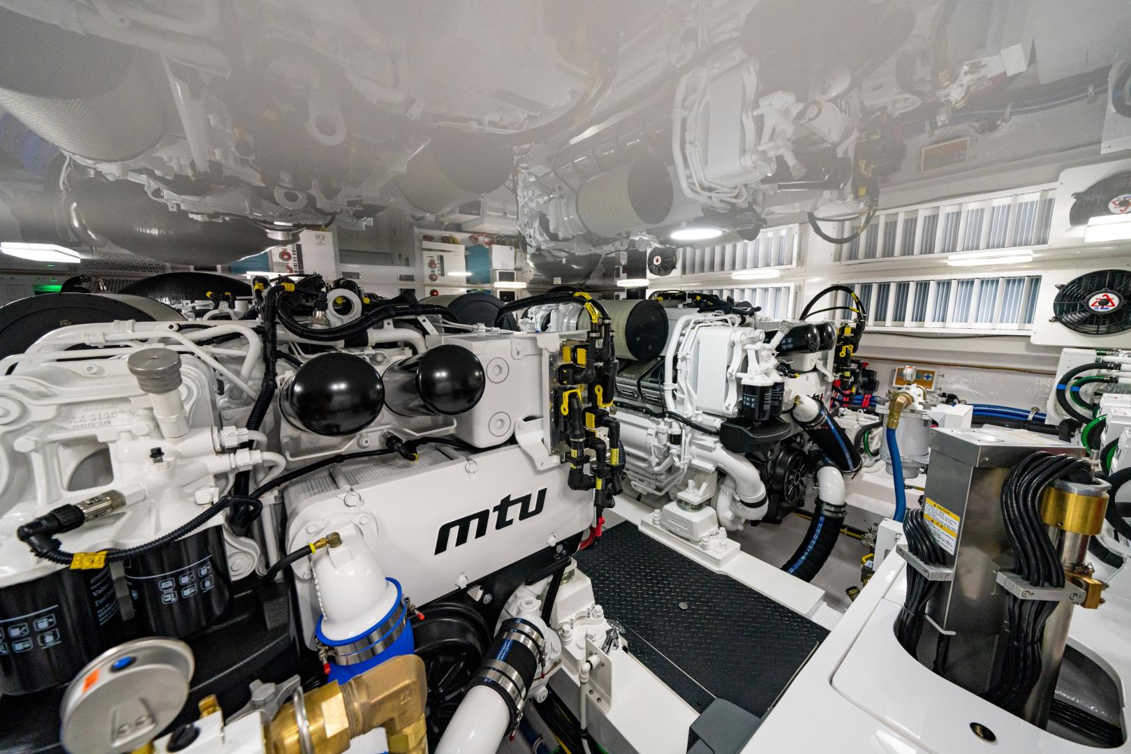 Slide: The Image of Viking 64 Convertible 2025 - 3694175