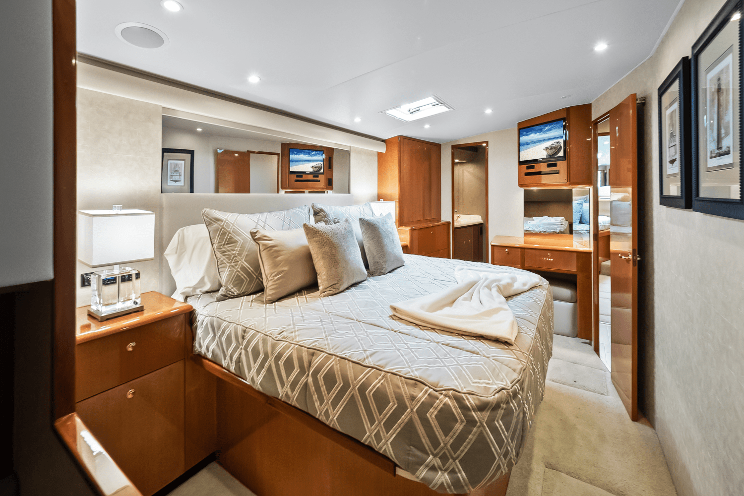 Slide: The Image of Viking 65 ENCLOSED BRIDGE 2002 - 13