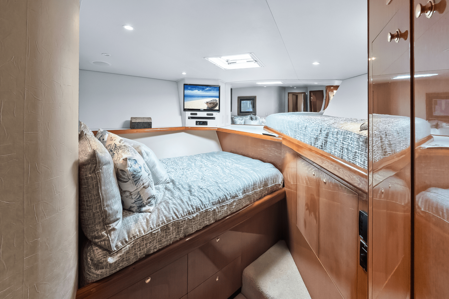 Slide: The Image of Viking 65 ENCLOSED BRIDGE 2002 - 15