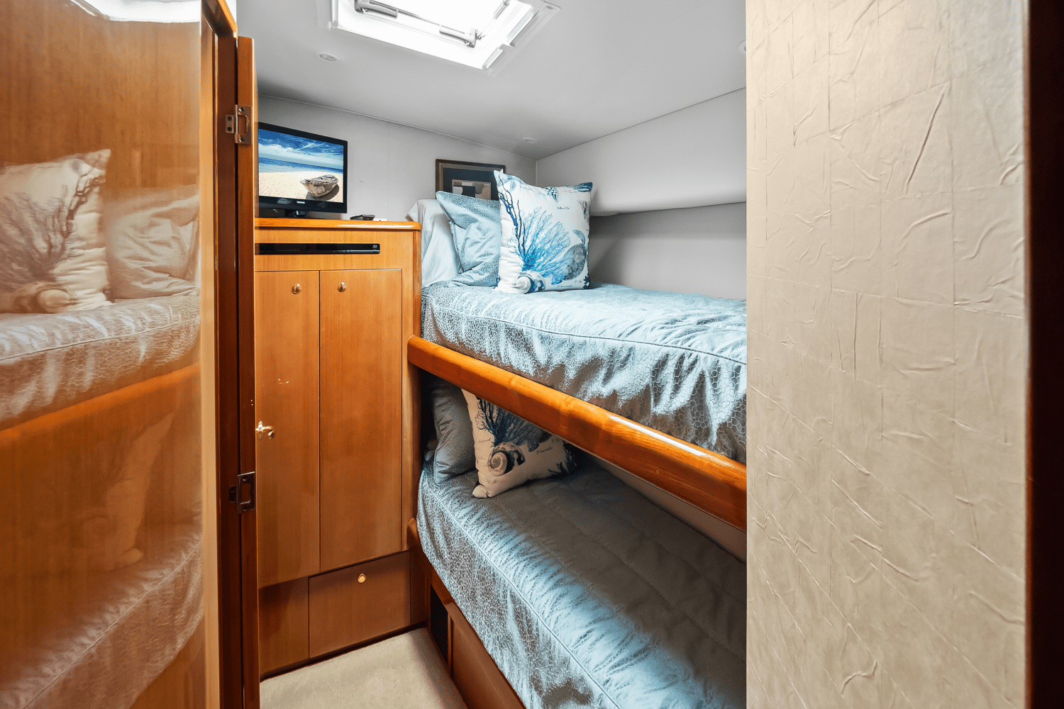 Slide: The Image of Viking 65 ENCLOSED BRIDGE 2002 - 16