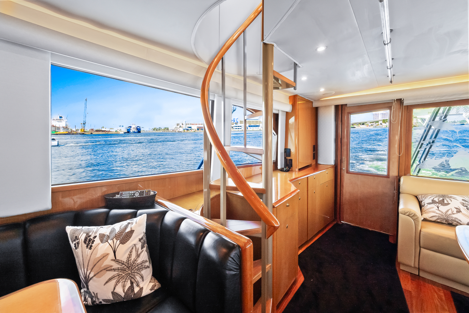 Slide: The Image of Viking 65 ENCLOSED BRIDGE 2002 - 9