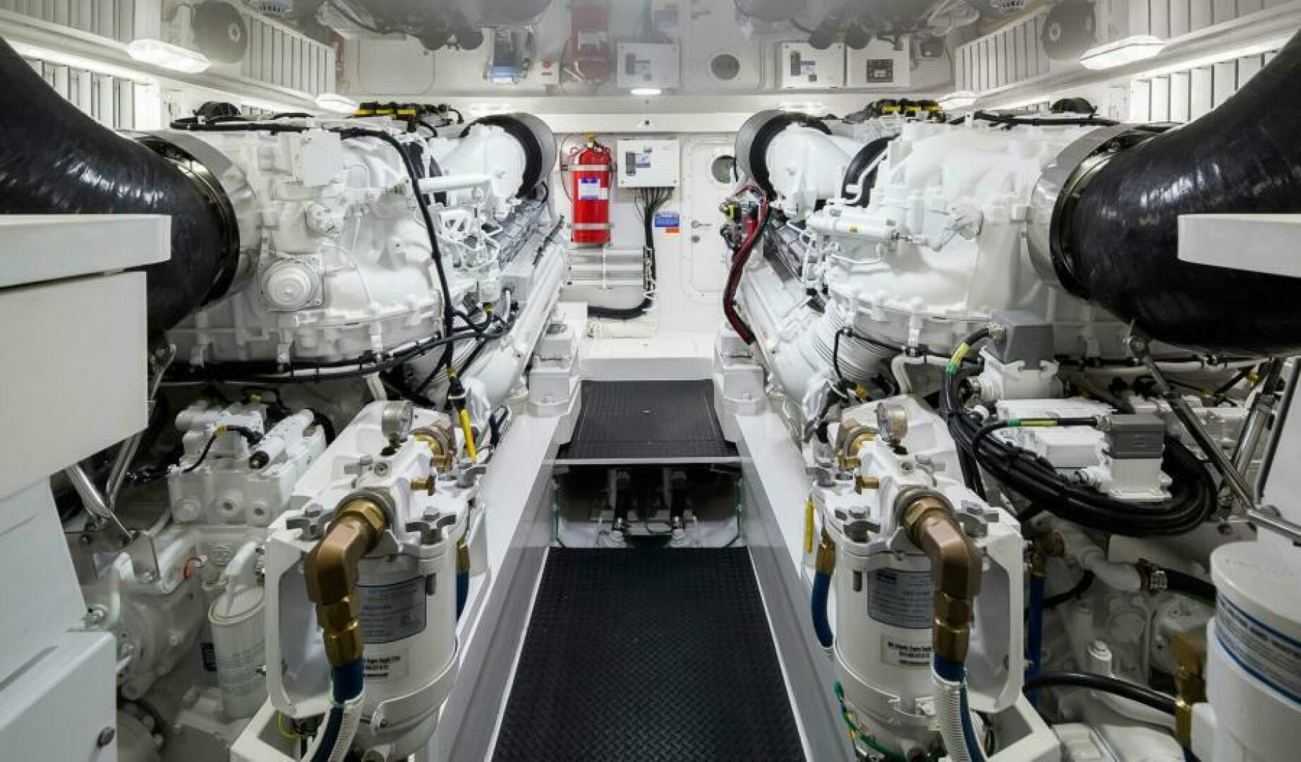 Slide: The Image of Viking 68 Enclosed Bridge 2025 - 4528110