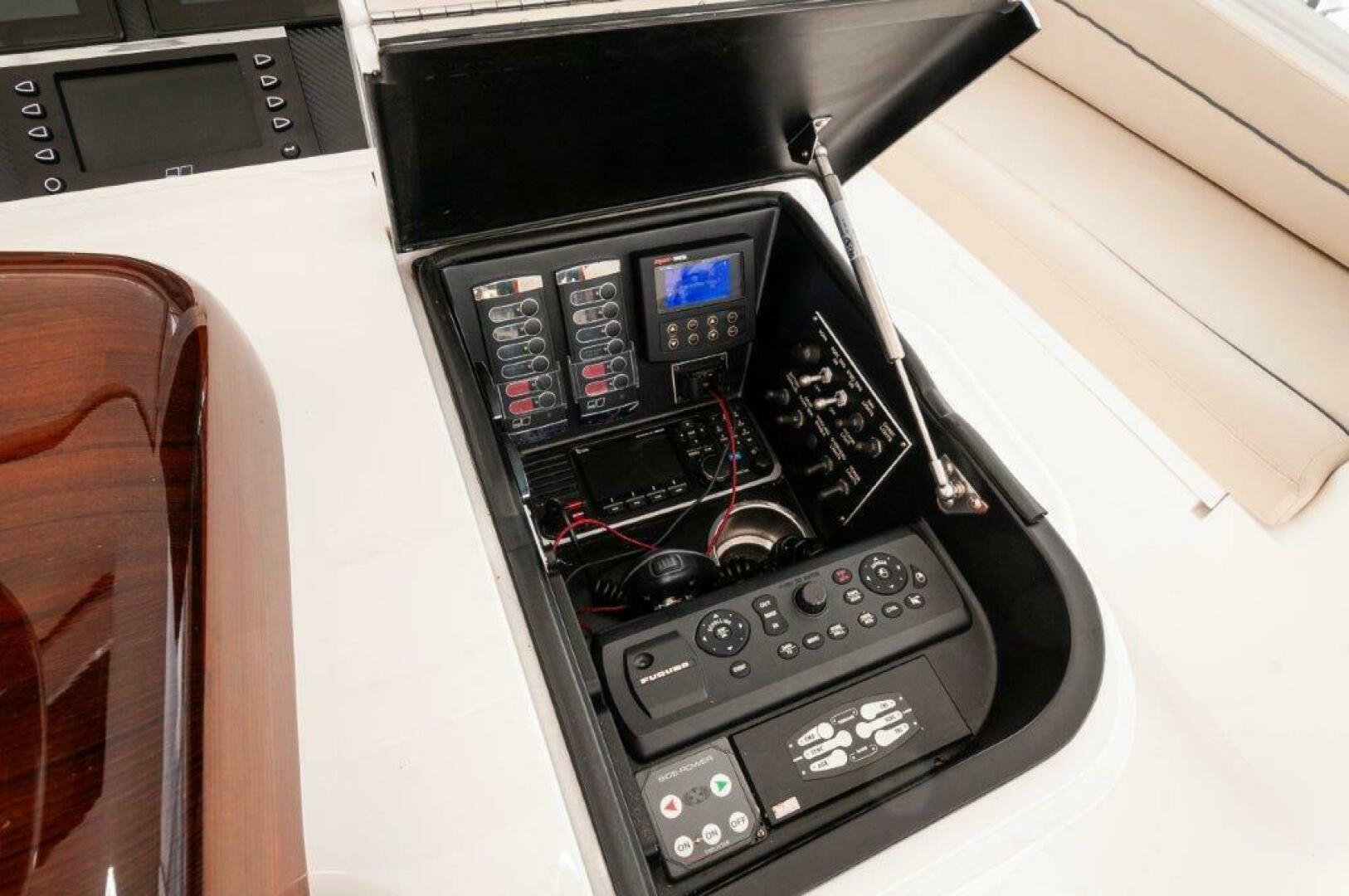 Slide: The Image of 2020 Viking 72 Convertible- GUNNSLINGER- Helm - 4535614