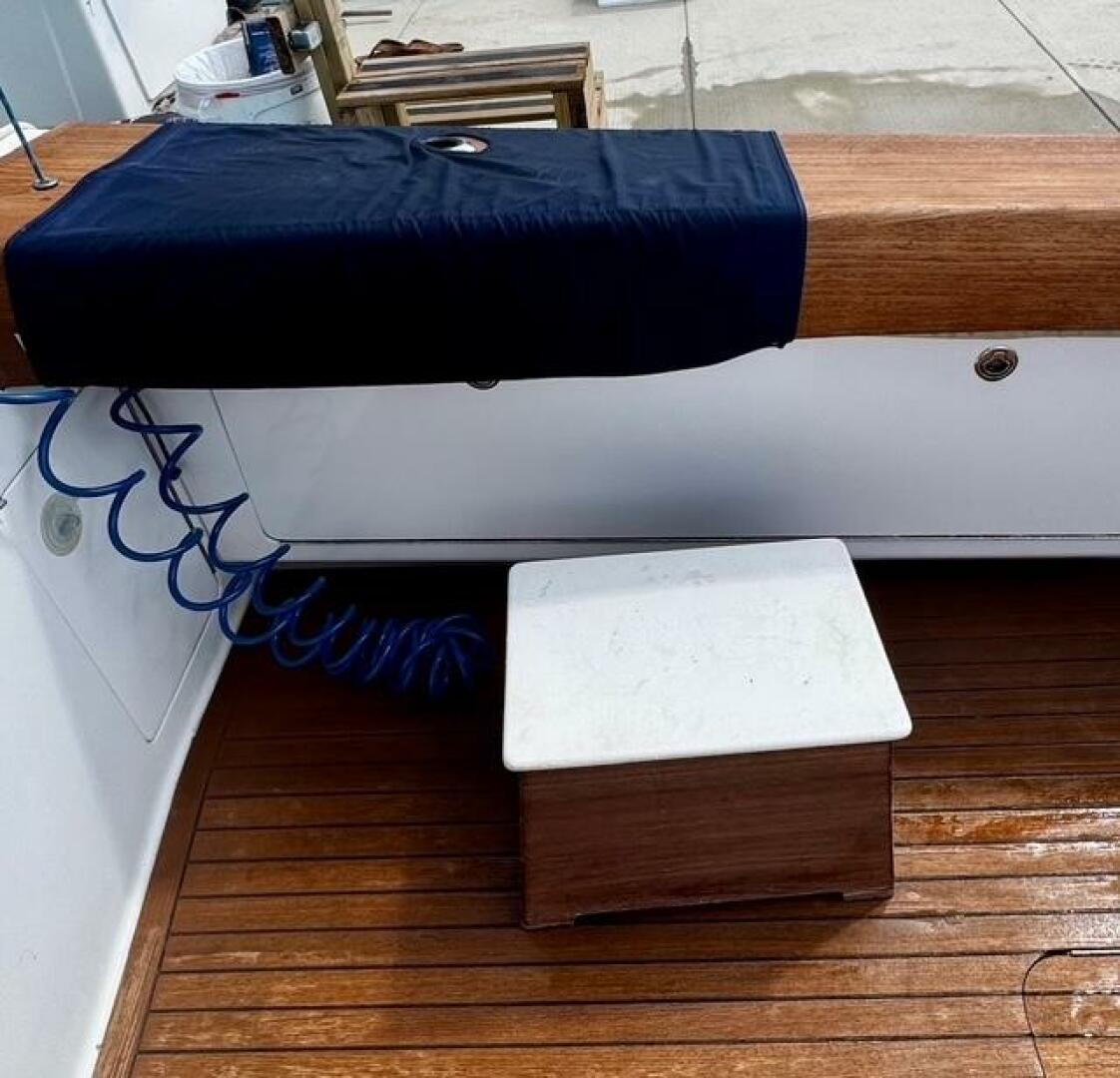 Slide: The Image of 2005 Viking 74 Convertible 'Liquid Gold' - 5427056