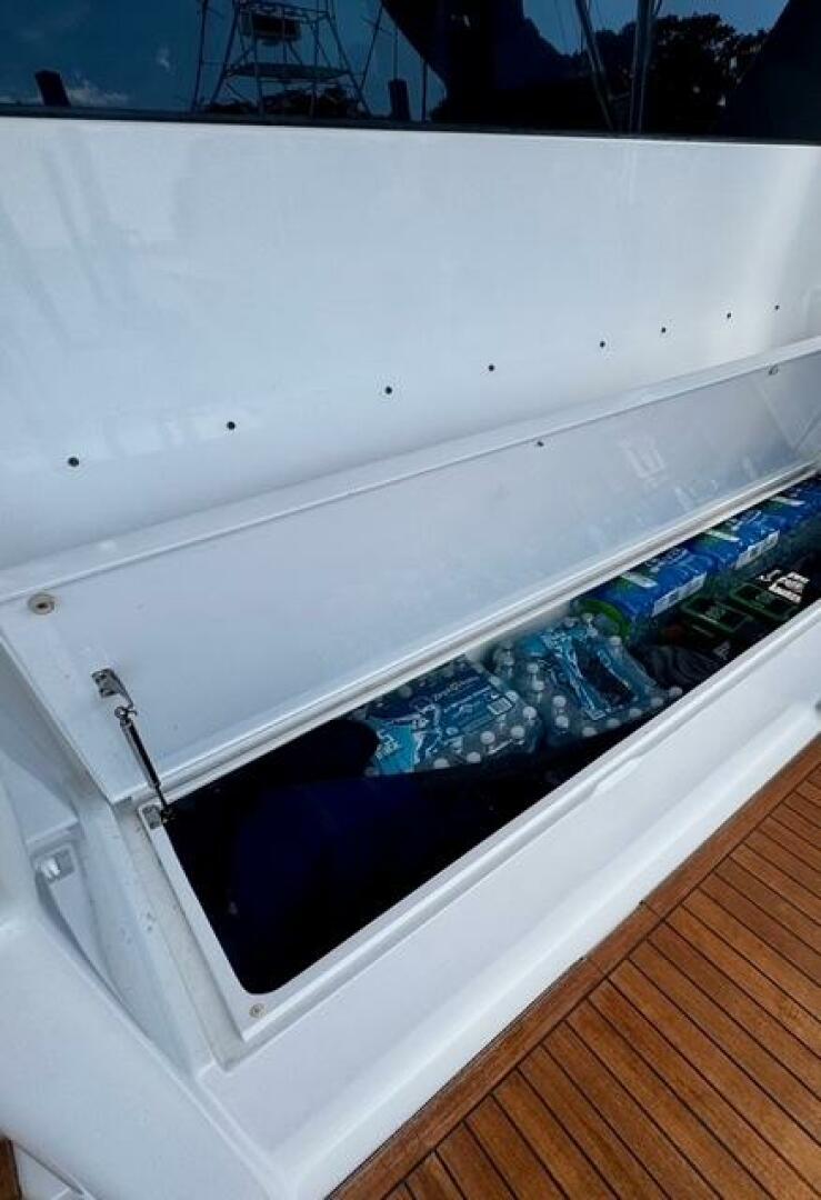 Slide: The Image of 2005 Viking 74 Convertible 'Liquid Gold' - 5427065