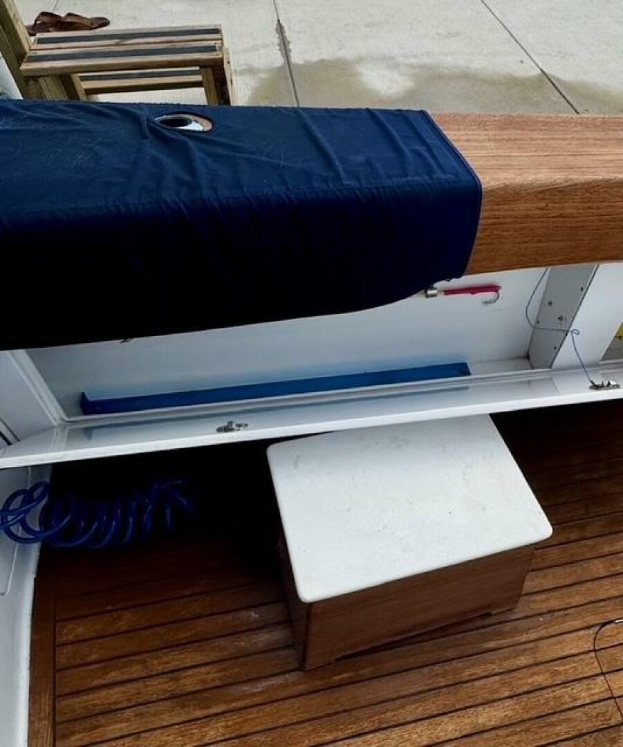 Slide: The Image of 2005 Viking 74 Convertible 'Liquid Gold' - 5427066