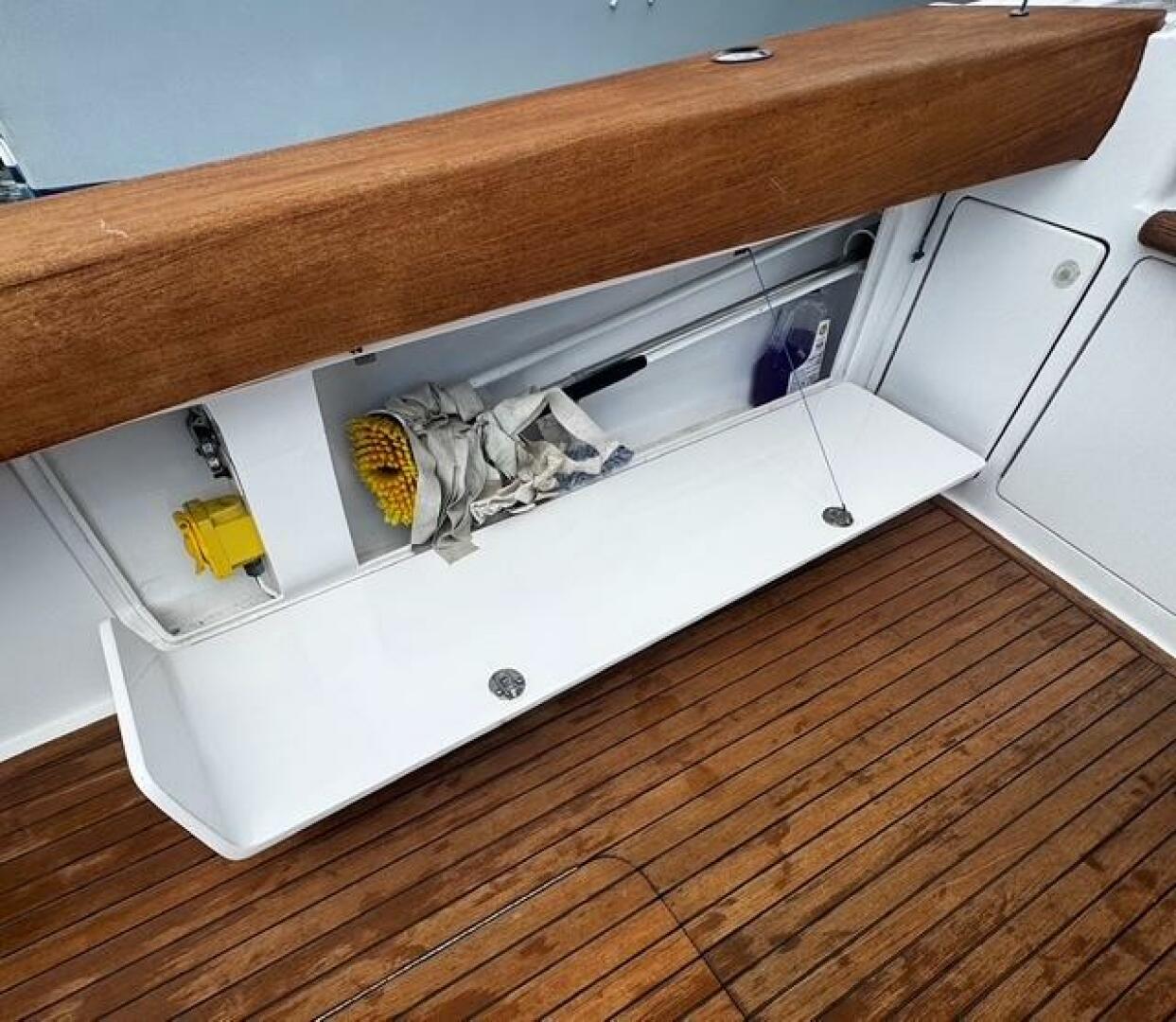 Slide: The Image of 2005 Viking 74 Convertible 'Liquid Gold' - 5427067