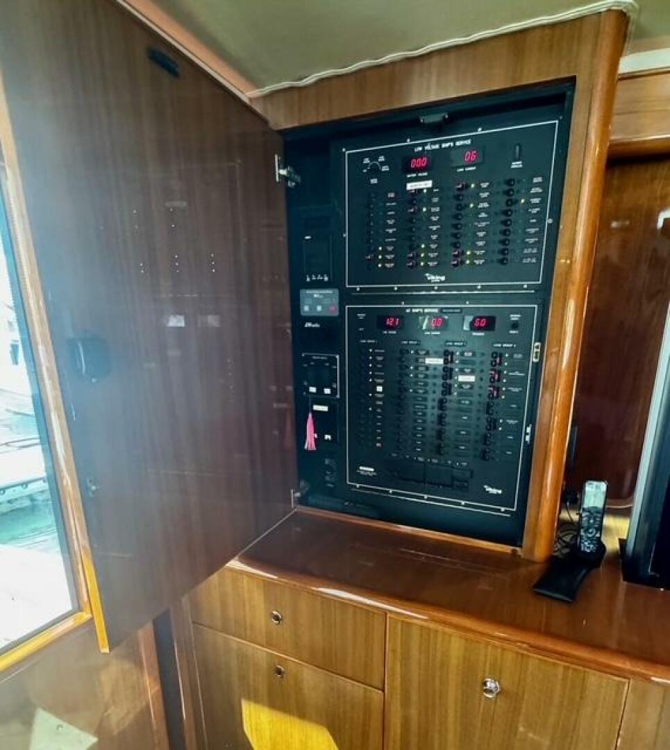 Slide: The Image of 2005 Viking 74 Convertible 'Liquid Gold' - 5427068