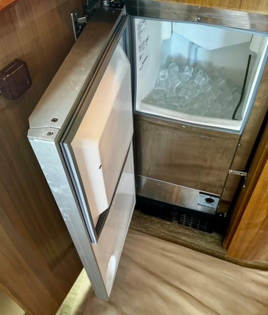 Slide: The Image of 2005 Viking 74 Convertible 'Liquid Gold' - 5427072