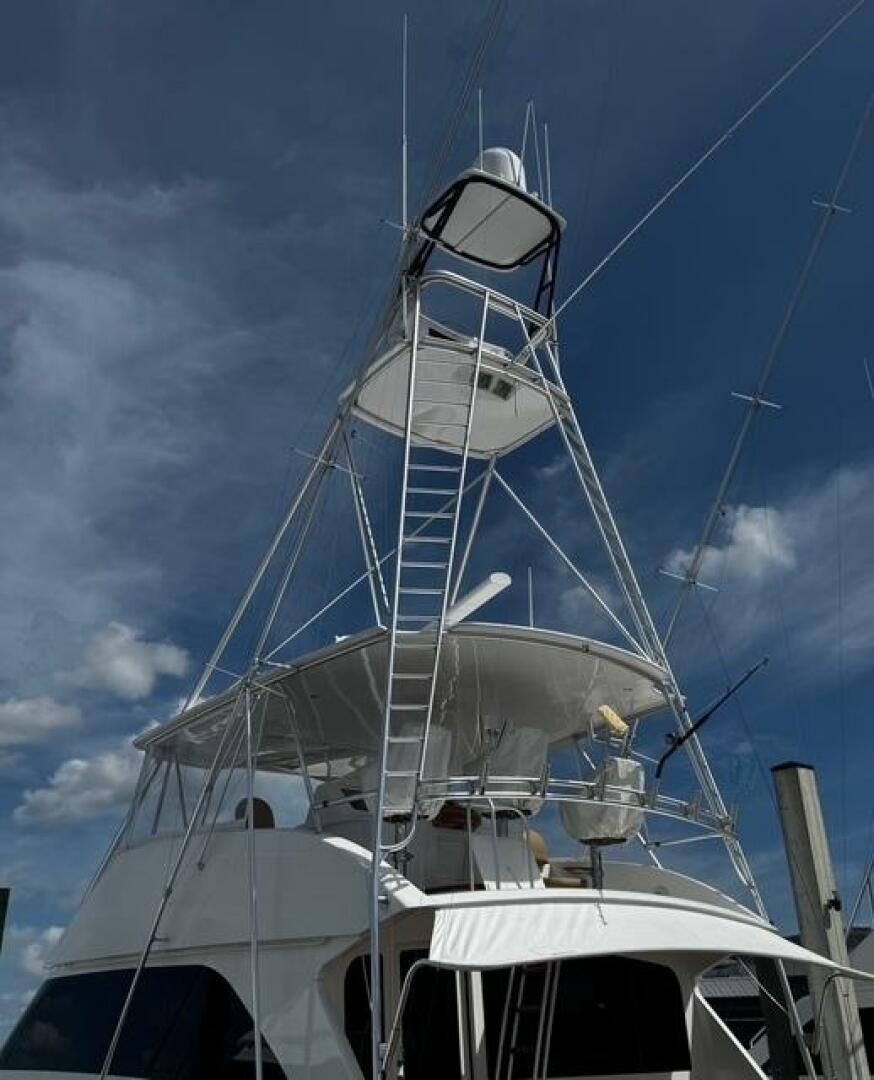 Slide: The Image of 2005 Viking 74 Convertible 'Liquid Gold' Tower - 5427052